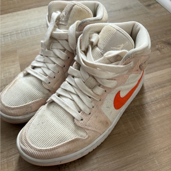 Nike Women's Air Jordan 1 Mid SE Corduroy Sail Orange - Picture 4 of 6